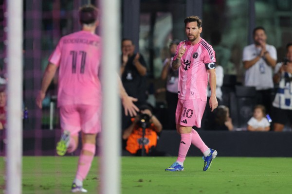 Messi lập cú đúp ngoạn mục ở Mỹ, mừng như bắt được của là… đội tuyển Argentina