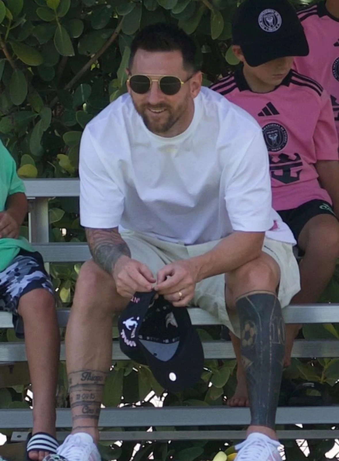 Messi nói gì khi chia sẻ khoảnh khắc hạnh phúc cùng con trai bước ra sân?