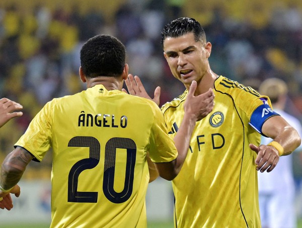 Messi tạo cơn sốt giá vé tại Mỹ, thông điệp của Ronaldo về cú đúp vô địch