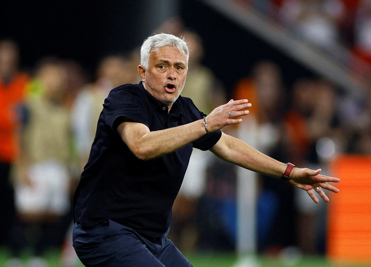Mourinho lên tiếng sau khi bị AS Roma sa thải