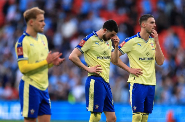 Quay lén đối thủ, Southampton bị tước quyền đá chung kết play-off thăng hạng Ngoại hạng Anh Quay lén đối thủ, Southampton bị tước quyền đá chung kết play-off thăng hạng Ngoại hạng Anh