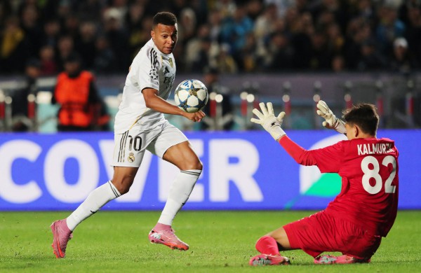 Real Madrid ‘nghiền nát’ đội tí hon Kairat, vì sao Liverpool bị tước phạt đền phút 89? Real Madrid ‘nghiền nát’ đội tí hon Kairat, vì sao Liverpool bị tước phạt đền phút 89?