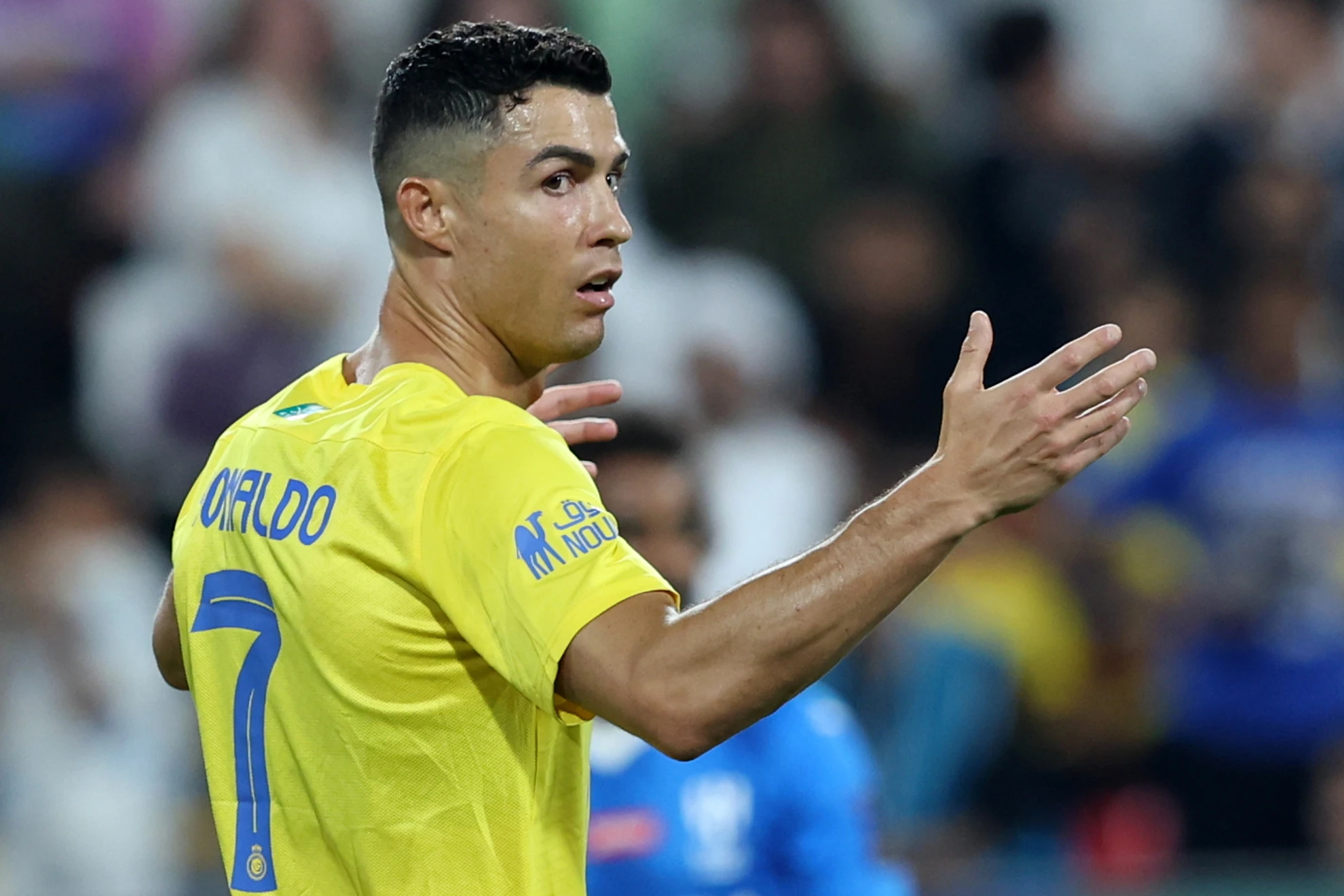 Ronaldo chính thức lên tiếng vụ chiếc thẻ đỏ ‘đáng hổ thẹn’