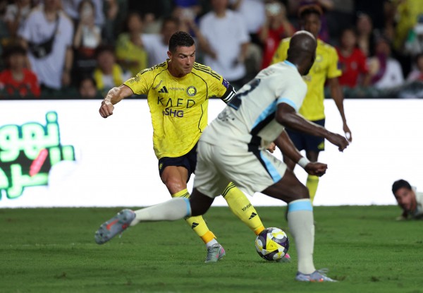 Ronaldo tỏa sáng khiến 40.000 CĐV sung sướng, Al Nassr vào chung kết Super Cúp dù chơi thiếu người Ronaldo tỏa sáng khiến 40.000 CĐV sung sướng, Al Nassr vào chung kết Super Cúp dù chơi thiếu người