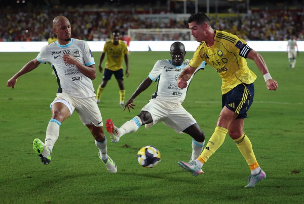 Ronaldo tỏa sáng khiến 40.000 CĐV sung sướng, Al Nassr vào chung kết Super Cúp dù chơi thiếu người Ronaldo tỏa sáng khiến 40.000 CĐV sung sướng, Al Nassr vào chung kết Super Cúp dù chơi thiếu người