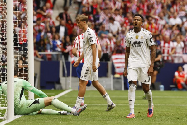 Sai lầm nghiêm trọng phá hỏng ‘phép thuật’ của HLV Alonso, Real Madrid thua thảm trận derby Sai lầm nghiêm trọng phá hỏng ‘phép thuật’ của HLV Alonso, Real Madrid thua thảm trận derby