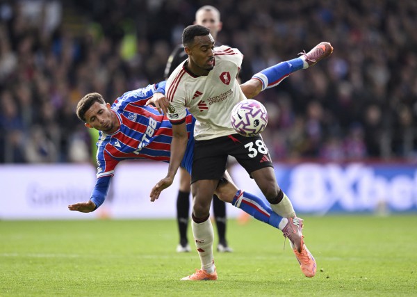 Sai lầm nghiêm trọng phá hỏng ‘phép thuật’ của HLV Alonso, Real Madrid thua thảm trận derby Sai lầm nghiêm trọng phá hỏng ‘phép thuật’ của HLV Alonso, Real Madrid thua thảm trận derby