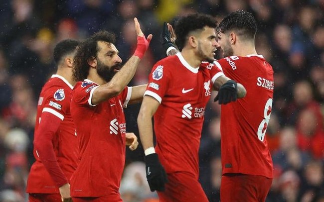 Salah lập cú đúp, Liverpool xây chắc ngôi đầu Ngoại hạng Anh