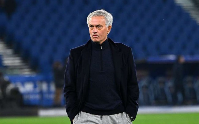 Số tiền khổng lồ mà HLV Jose Mourinho kiếm được từ việc bị sa thải