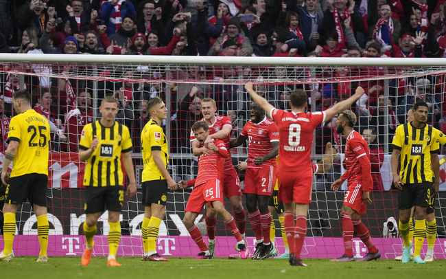 Thắng đậm Dortmund, Bayern Munich giành ngôi đầu bảng Bundesliga