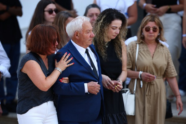 Thắt lòng hình ảnh đưa tiễn Diogo Jota về nơi an nghỉ: Vĩnh biệt ngôi sao bạc mệnh! Thắt lòng hình ảnh đưa tiễn Diogo Jota về nơi an nghỉ: Vĩnh biệt ngôi sao bạc mệnh!