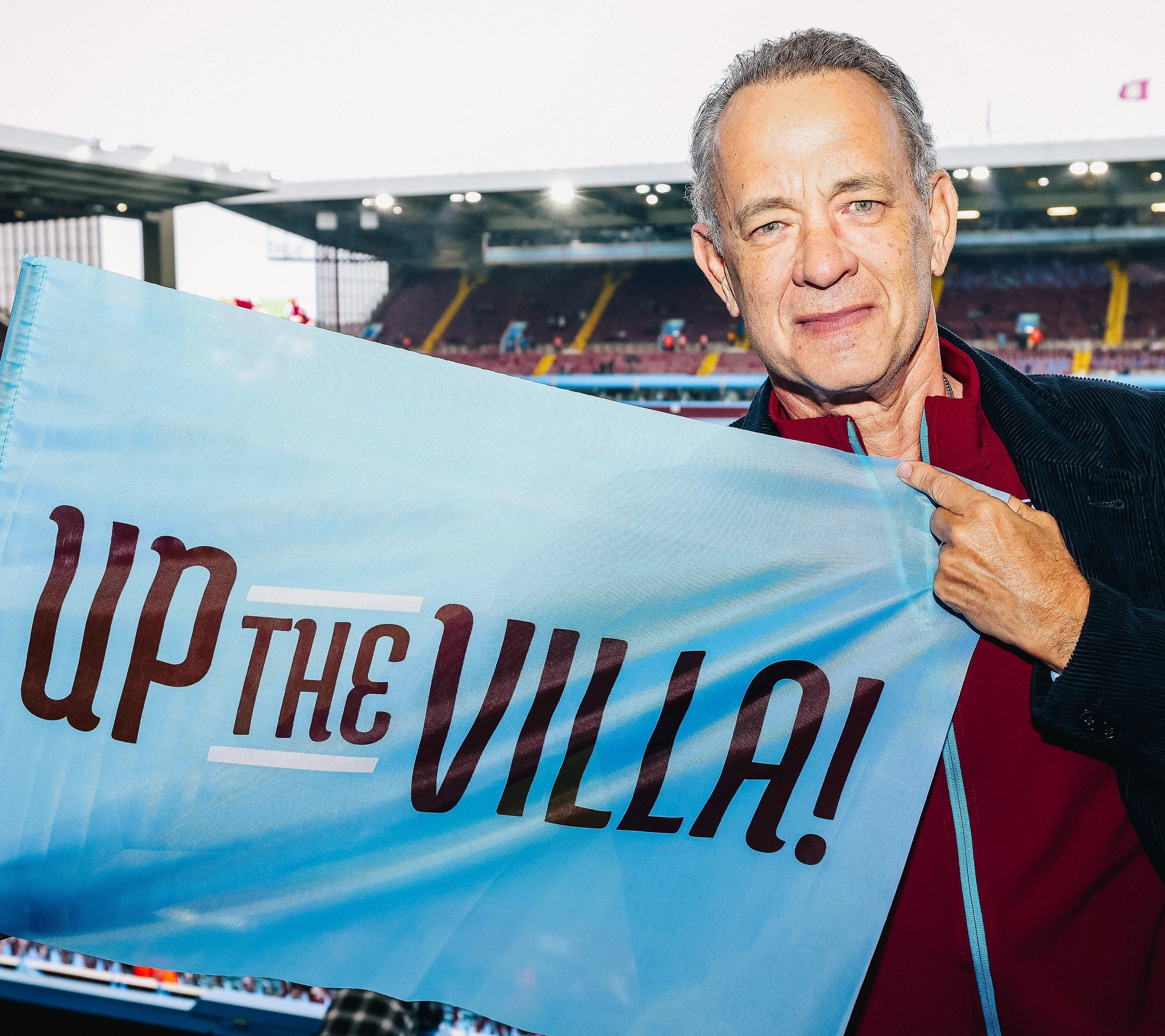 Trở lại Champions League sau 42 năm, Aston Villa nhận tình yêu đặc biệt từ Tom Hanks