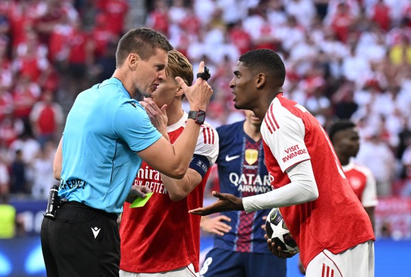 Trọng tài trận chung kết Champions League gây tranh cãi dữ dội, báo châu Âu dậy sóng