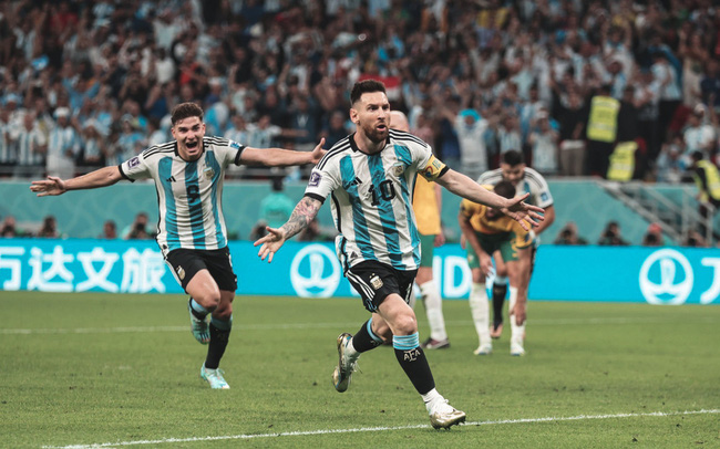 Vòng 1/8 World Cup 2022 - Argentina 2-1 Australia: Messi gánh hàng công, Martinez vá hàng thủ
