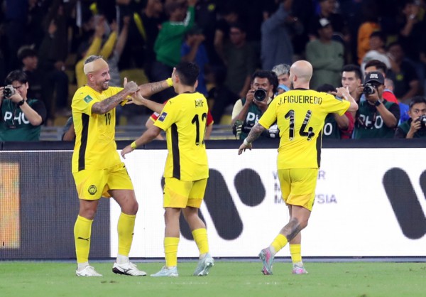 Án phạt FIFA treo lơ lửng, cầu thủ nhập tịch lậu bất ngờ nhận ‘phao cứu sinh’ Án phạt FIFA treo lơ lửng, cầu thủ nhập tịch lậu bất ngờ nhận ‘phao cứu sinh’