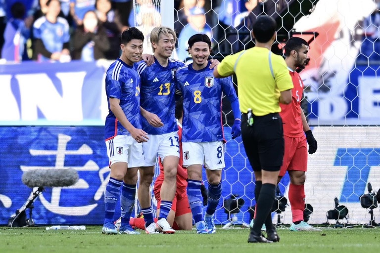 ĐT Nhật Bản thắng đậm ĐT Thái Lan trong trận giao hữu