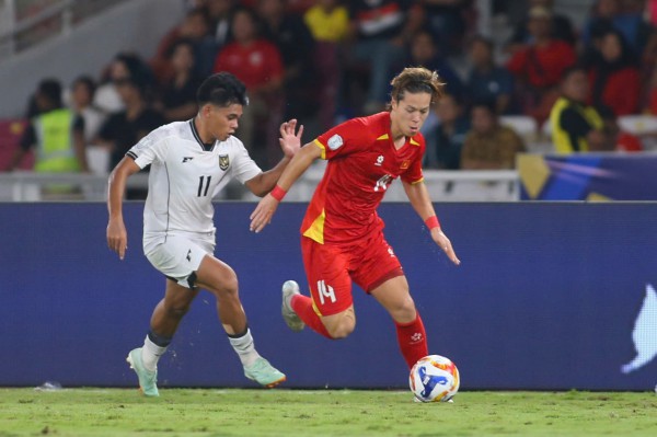 Đối thủ U.23 Việt Nam tại SEA Games 33 lơ là, HLV Kim Sang-sik tính bán kết