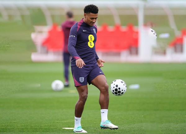 Đội tuyển Anh cạn kiệt trung phong vẫn thắng Xứ Wales 3-0 Đội tuyển Anh cạn kiệt trung phong vẫn thắng Xứ Wales 3-0