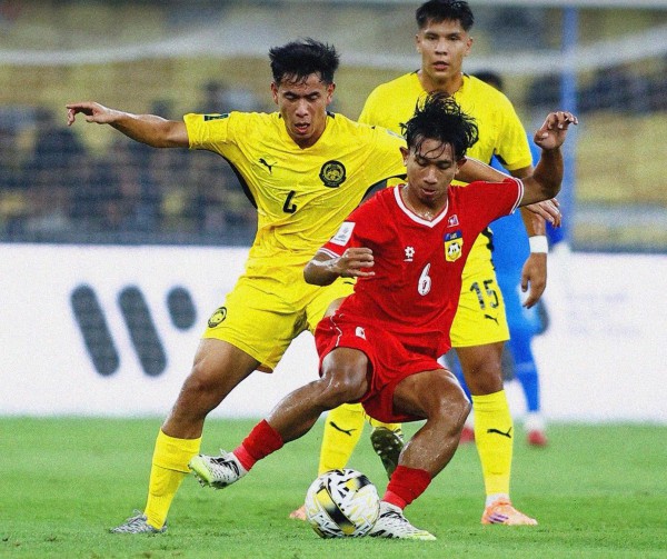 Đội tuyển Malaysia ngược dòng thắng đậm Lào