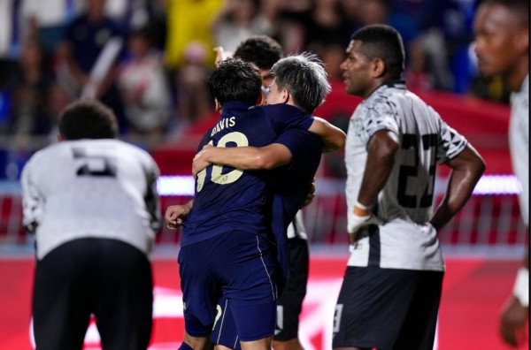 Đội tuyển Thái Lan thắng đối thủ kém 48 bậc, vào chung kết: CĐV vẫn chỉ trích Đội tuyển Thái Lan thắng đối thủ kém 48 bậc, vào chung kết: CĐV vẫn chỉ trích