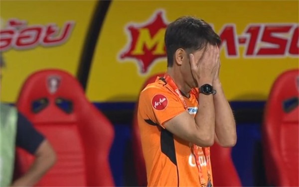 Đội tuyển Thái Lan thắng đối thủ kém 48 bậc, vào chung kết: CĐV vẫn chỉ trích Đội tuyển Thái Lan thắng đối thủ kém 48 bậc, vào chung kết: CĐV vẫn chỉ trích