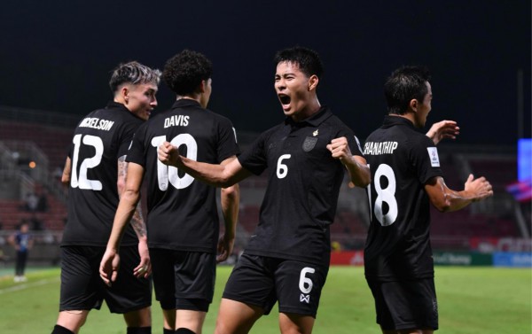 Đội tuyển Thái Lan thắng nhọc Singapore nhờ 'đặc sản’ quen thuộc: Người thay HLV Ishii còn đầy nỗi lo