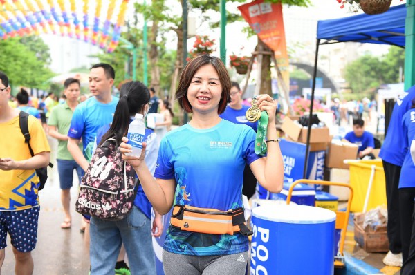 10.000 vận động viên cùng Pocari Sweat Việt Nam chinh phục Tay Ho Half Marathon 2024