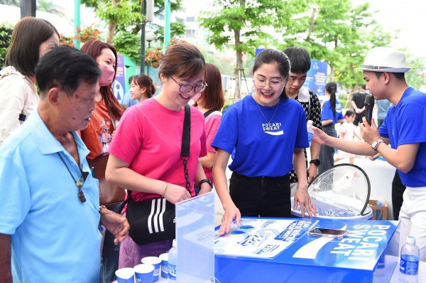 10.000 vận động viên cùng Pocari Sweat Việt Nam chinh phục Tay Ho Half Marathon 2024