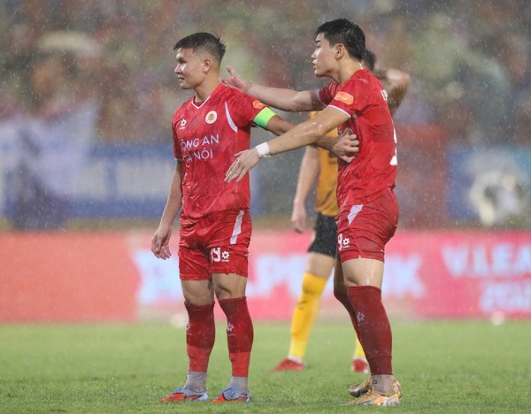 Ai hay hơn Quang Hải ở V-League mùa này? Ai hay hơn Quang Hải ở V-League mùa này?