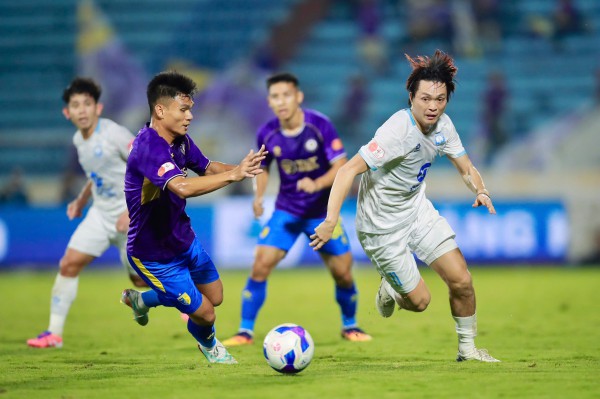 Bảng xếp hạng V-League mới nhất: CLB CAHN bùng nổ tốp đầu, Nam Định và HAGL đua trụ hạng?