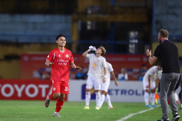 Bảng xếp hạng V-League mới nhất: CLB CAHN bùng nổ tốp đầu, Nam Định và HAGL đua trụ hạng?