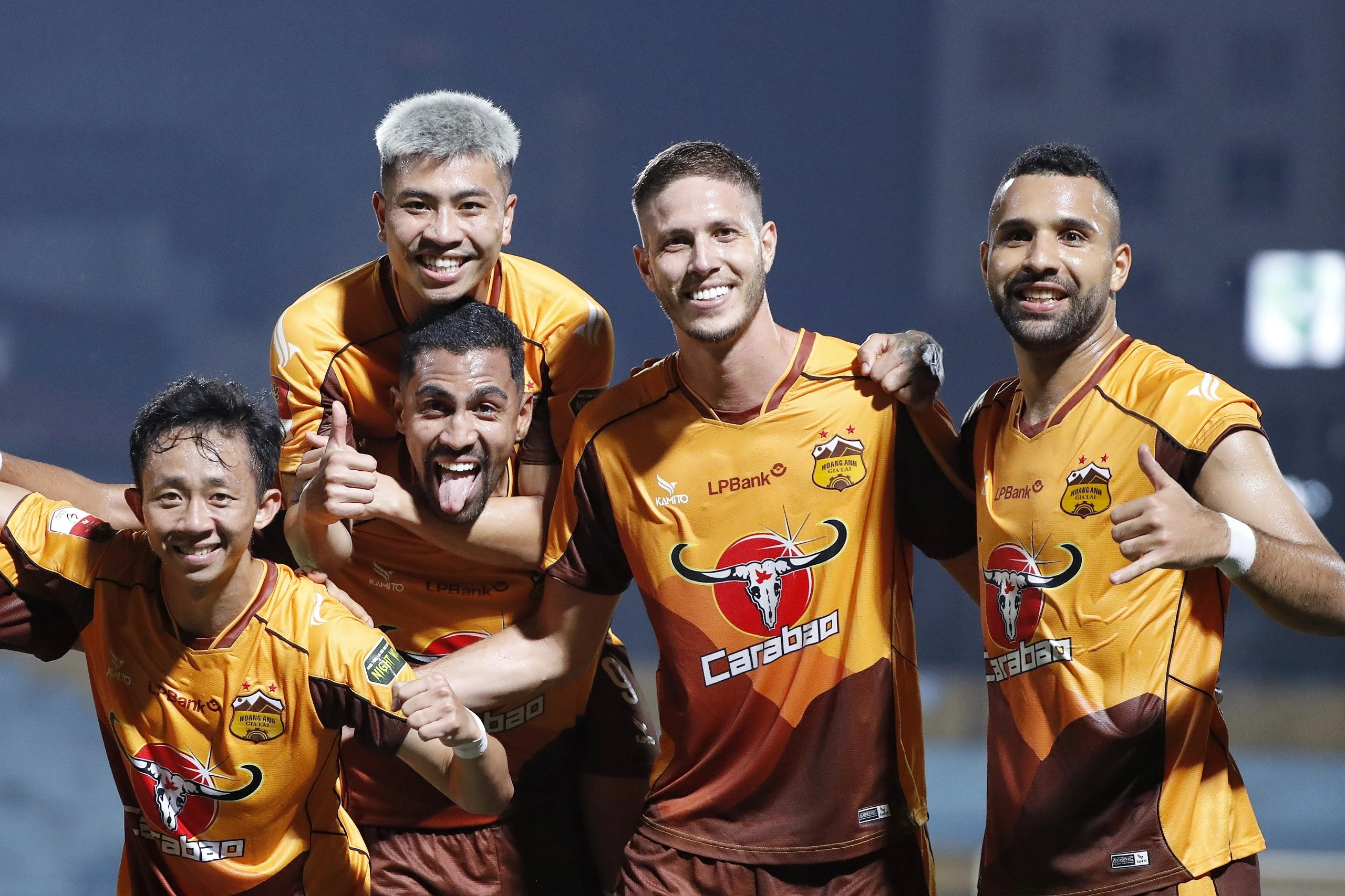 Bảng xếp hạng V-League mới nhất: HAGL tạm thoát hiểm, HLV Kim Sang-sik hiểu thêm bóng đá Việt Bảng xếp hạng V-League mới nhất: HAGL tạm thoát hiểm, HLV Kim Sang-sik hiểu thêm bóng đá Việt