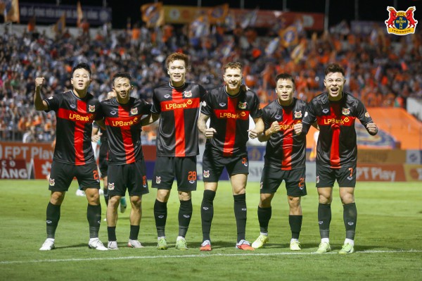 Bảng xếp hạng V-League mới nhất: Tân binh đòi lại ngôi đầu, HAGL xuống đáy? Bảng xếp hạng V-League mới nhất: Tân binh đòi lại ngôi đầu, HAGL xuống đáy?