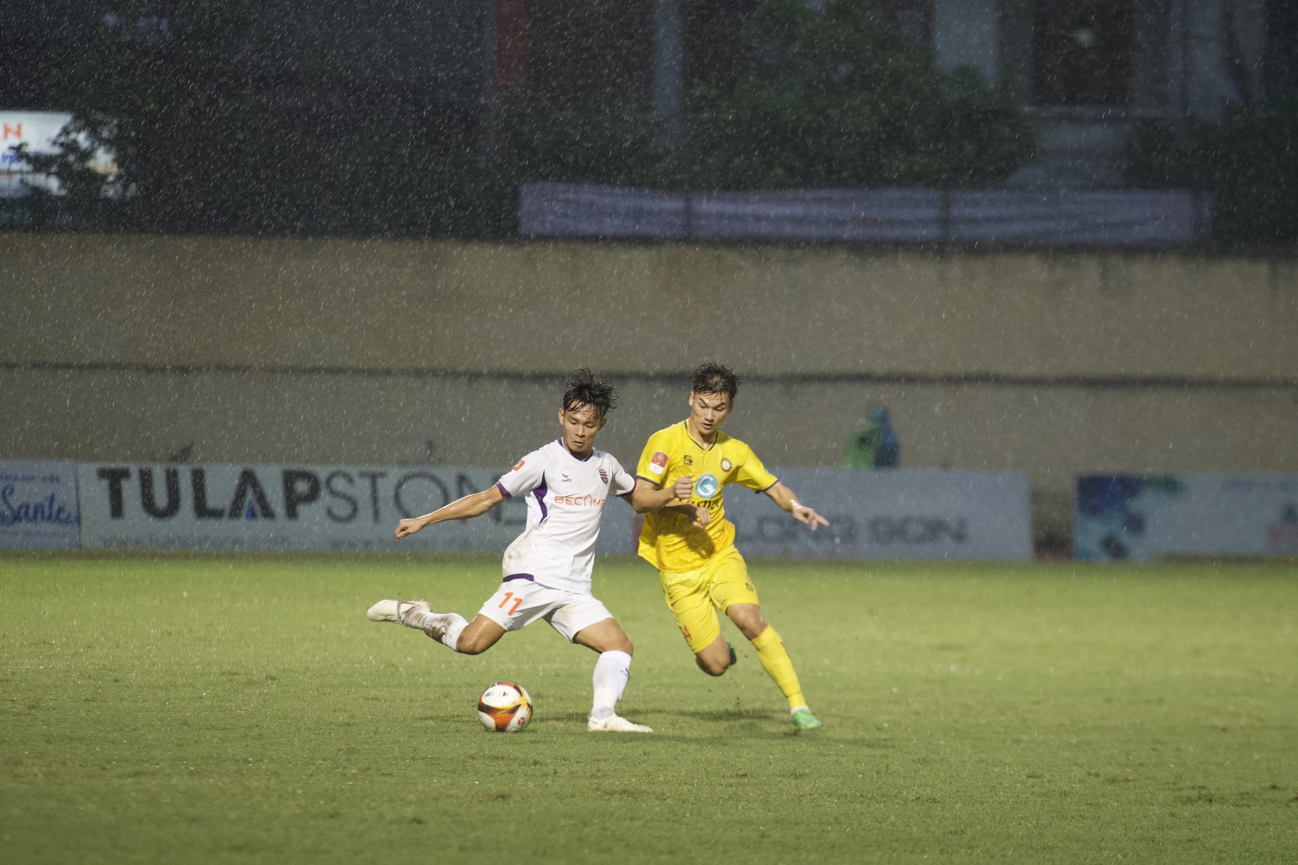 Bảng xếp hạng V-League mới nhất: Đội CAHN khởi sắc trở lại, cố đuổi kịp Nam Định