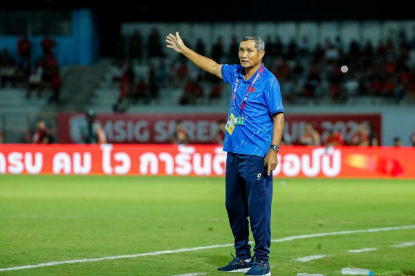 Báo chí Thái Lan tiếc nuối vì thua bán kết, HLV Mai Đức Chung muốn học trò tái lập chiến thắng Báo chí Thái Lan tiếc nuối vì thua bán kết, HLV Mai Đức Chung muốn học trò tái lập chiến thắng
