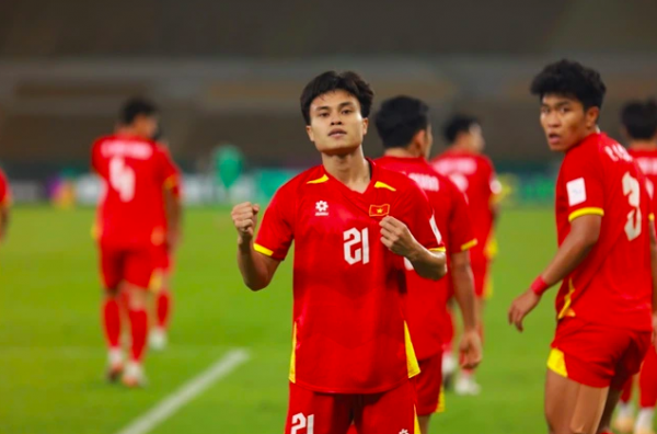 Bất ngờ vị trí ‘mỏng người’ nhất của đội tuyển Việt Nam, ông Kim tính toán bạc đầu Bất ngờ vị trí ‘mỏng người’ nhất của đội tuyển Việt Nam, ông Kim tính toán bạc đầu