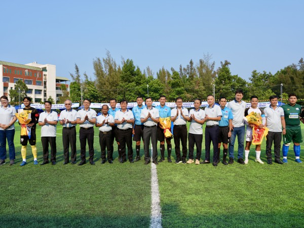 Bất ngờ xuất hiện cúp Kim Sang-sik tại Hàn Quốc: Các đội bóng sinh viên Việt Nam tranh tài Bất ngờ xuất hiện cúp Kim Sang-sik tại Hàn Quốc: Các đội bóng sinh viên Việt Nam tranh tài