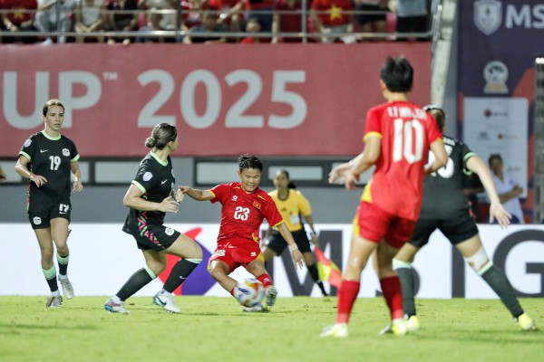 Bích Thùy 'choáng' khi ghi bàn vào lưới CLB nữ TP.HCM Bích Thùy 'choáng' khi ghi bàn vào lưới CLB nữ TP.HCM