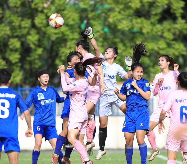 Bích Thùy giúp đội bóng cũ TP.HCM I lấy ngôi đầu từ Hà Nội Bích Thùy giúp đội bóng cũ TP.HCM I lấy ngôi đầu từ Hà Nội