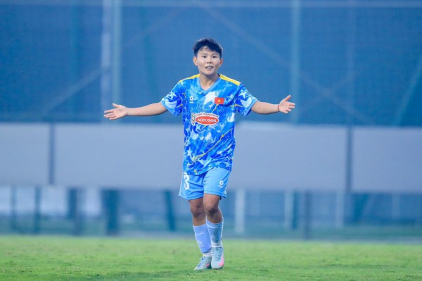 Bích Thùy lập công giúp đội tuyển nữ Việt Nam thắng giao hữu Uzbekistan, Chủ tịch VFF động viên