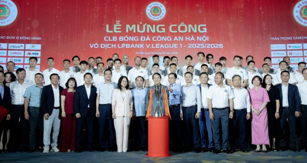 Bộ trưởng Lương Tam Quang chúc mừng thành tích xuất sắc của CLB CAHN: Chức vô địch V-League rất xứng đáng Bộ trưởng Lương Tam Quang chúc mừng thành tích xuất sắc của CLB CAHN: Chức vô địch V-League rất xứng đáng