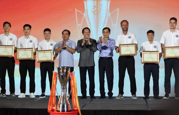 Bộ trưởng Lương Tam Quang chúc mừng thành tích xuất sắc của CLB CAHN: Chức vô địch V-League rất xứng đáng Bộ trưởng Lương Tam Quang chúc mừng thành tích xuất sắc của CLB CAHN: Chức vô địch V-League rất xứng đáng