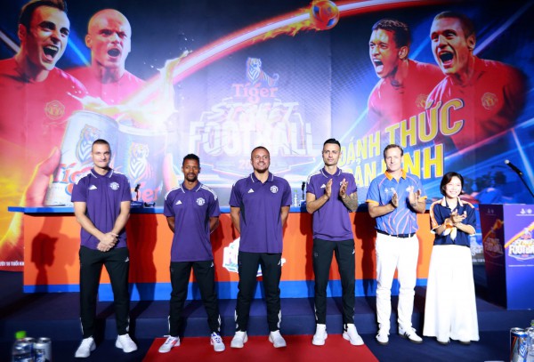 Bộ tứ huyền thoại M.U đối đầu nhau khi dẫn dắt 4 đội bóng đá đường phố Việt Nam