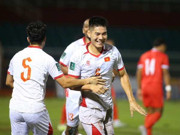 'Bờ vai' vững chãi của sao U.23 Việt Nam Nguyễn Hiểu Minh: Con đi đâu, bố mẹ theo đấy! 'Bờ vai' vững chãi của sao U.23 Việt Nam Nguyễn Hiểu Minh: Con đi đâu, bố mẹ theo đấy!