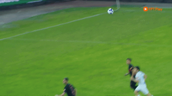 ‘Bỗng dưng’ ghi bàn trở lại, Xuân Son dí dỏm ‘nhờ cắt tóc đổi vận’: Thầy Kim không mong gì hơn! ‘Bỗng dưng’ ghi bàn trở lại, Xuân Son dí dỏm ‘nhờ cắt tóc đổi vận’: Thầy Kim không mong gì hơn!