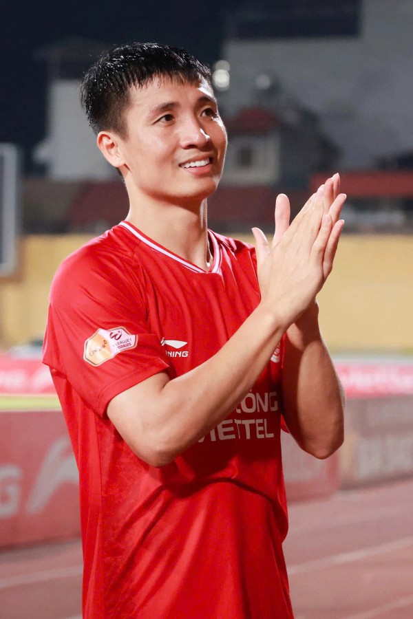 Bùi Tiến Dũng gia hạn hợp đồng 2 năm: ‘Thể Công Viettel như một phần máu thịt của tôi’