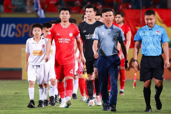 Bùi Tiến Dũng gia hạn hợp đồng 2 năm: ‘Thể Công Viettel như một phần máu thịt của tôi’