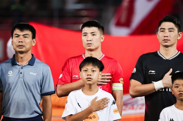 Bùi Tiến Dũng gia hạn hợp đồng 2 năm: ‘Thể Công Viettel như một phần máu thịt của tôi’