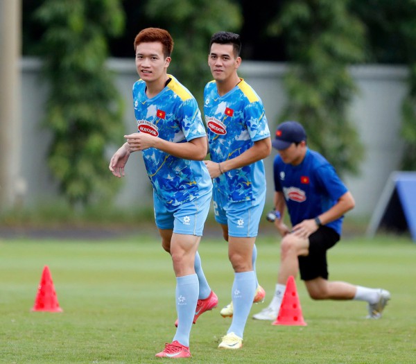 Buổi tập đội tuyển Việt Nam lại bất an, vẫn thiếu vắng Bùi Tiến Dũng: Ai thay đấu Nepal?