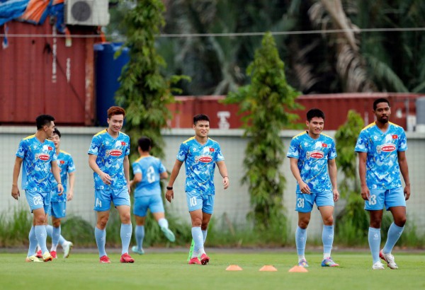 Buổi tập đội tuyển Việt Nam lại bất an, vẫn thiếu vắng Bùi Tiến Dũng: Ai thay đấu Nepal?